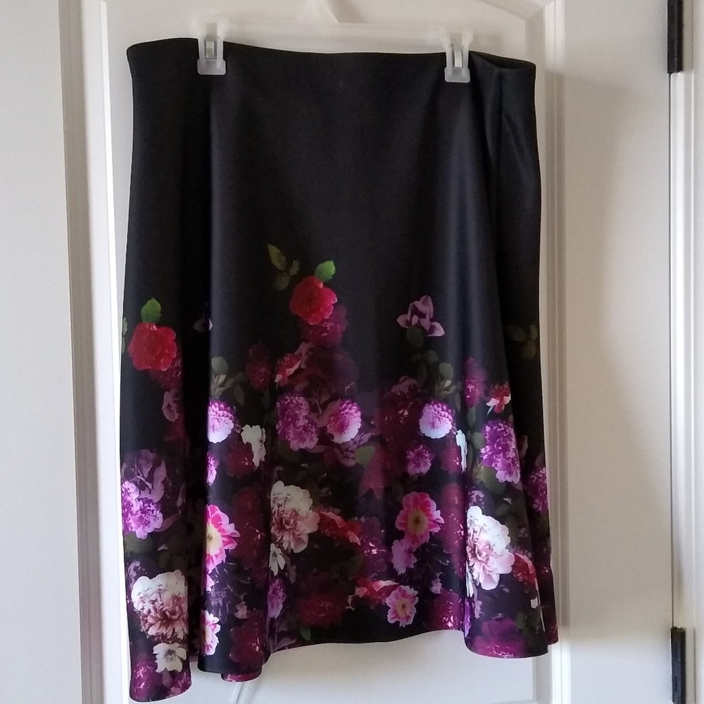 Dress barn A line black floral midi skirt XL